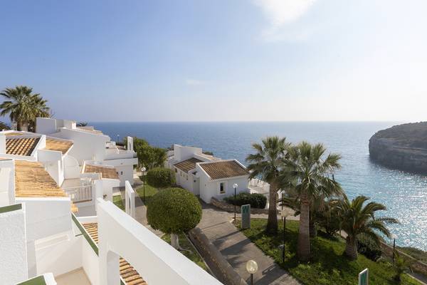 Полулюкс с видом на море Cala Romántica Blau Punta Reina Family Resort в Майорка Полулюкс с видом на море Cala Romántica Blau Punta Reina Family Resort в Майорка