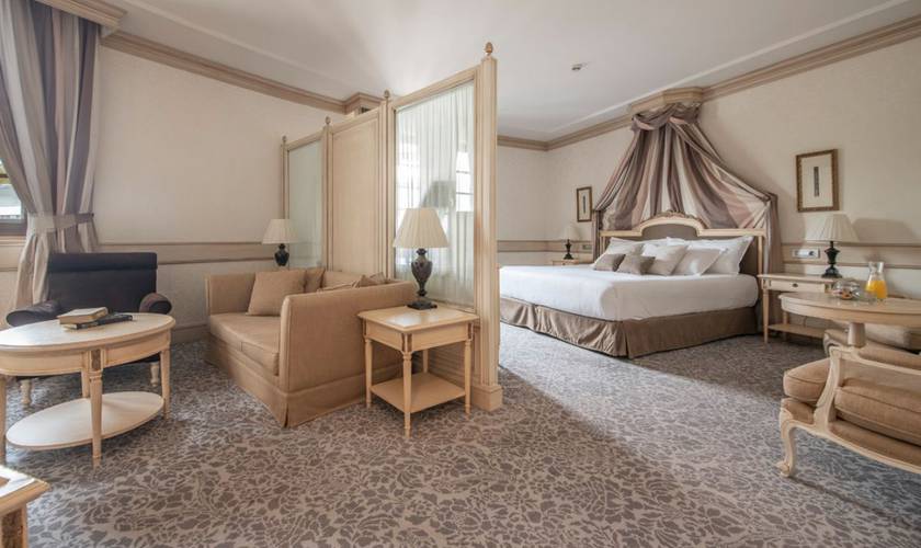 Junior suite con acceso al manantial y aquaxana Gran hotel Las Caldas by Blau Hotels Asturias Junior suite con acceso al manantial y aquaxana Gran hotel Las Caldas by Blau Hotels Asturias