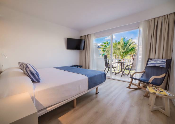 Double room superior with balcony Blau Punta Reina Majorca Double room superior with balcony Blau Punta Reina Majorca