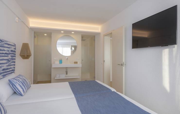 Sea front view junior suite blau punta reina junior suites majorca Sea front view junior suite blau punta reina junior suites majorca