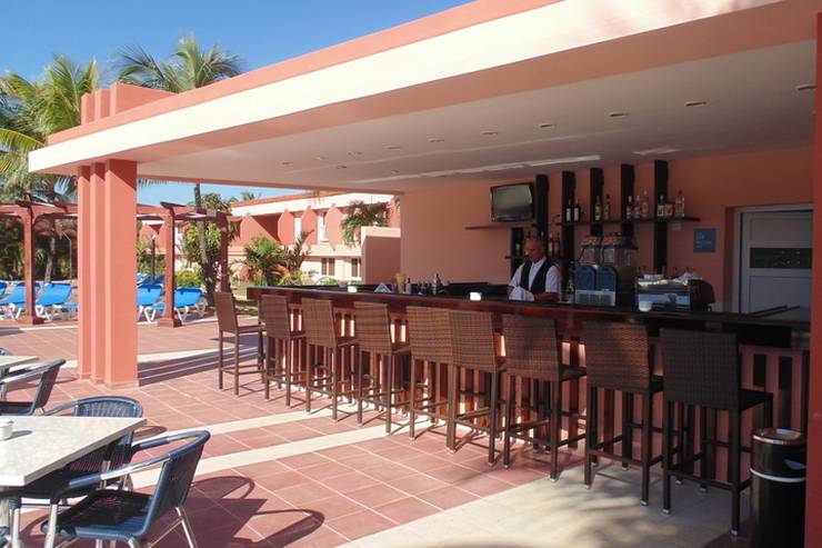 Bar piscina blau arenal habana beach hotel cuba Bar piscina blau arenal habana beach hotel cuba