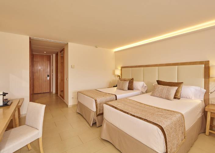 Junior suite blau portopetro beach resort & spa mallorca Junior suite blau portopetro beach resort & spa mallorca