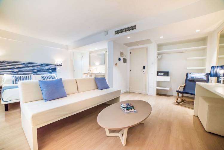 Junior suite sea view cala romántica blau punta reina resort majorca Junior suite sea view cala romántica blau punta reina resort majorca