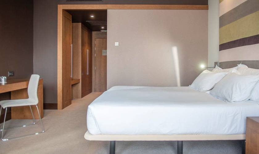 Habitación doble con puerta comunicante con acceso al aquaxana Las Caldas by Blau hotels Asturias