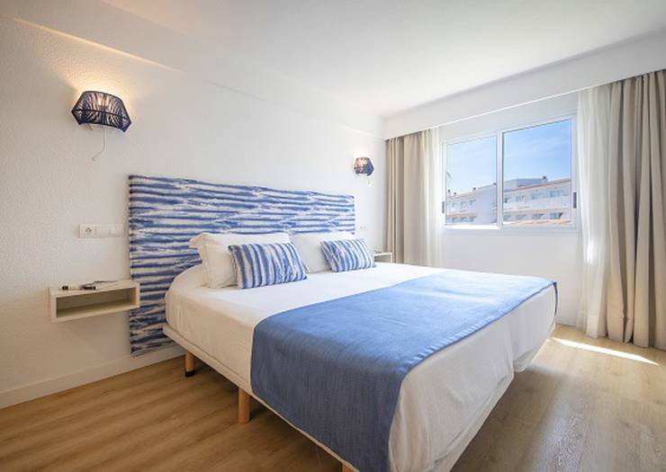 Junior suite with balcony Blau Punta Reina Majorca Junior suite with balcony Blau Punta Reina Majorca