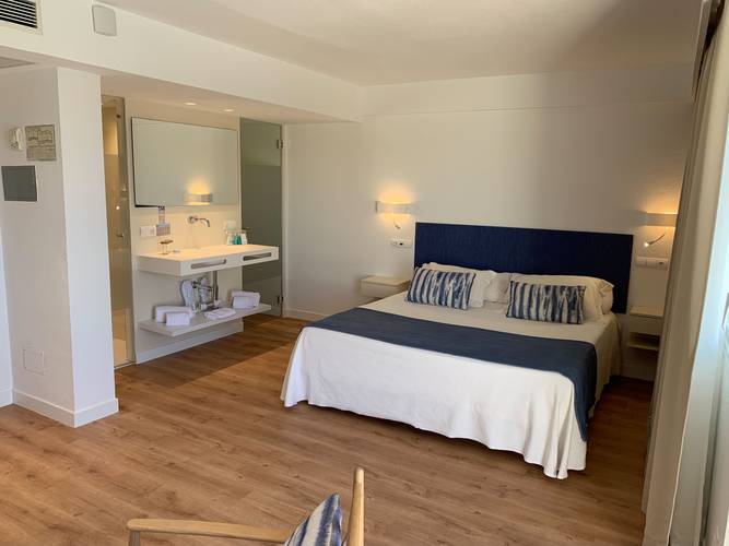 Sea view junior suite blau punta reina resort majorca Sea view junior suite blau punta reina resort majorca