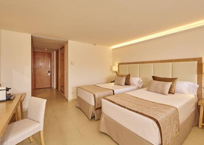 Sea view junior suites blau portopetro beach resort & spa majorca Sea view junior suites blau portopetro beach resort & spa majorca