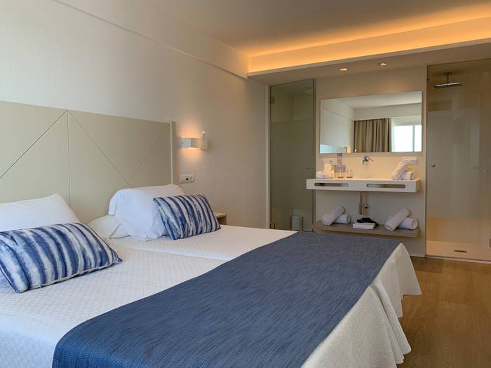 Double room deluxe blau punta reina family resort majorca Double room deluxe blau punta reina family resort majorca