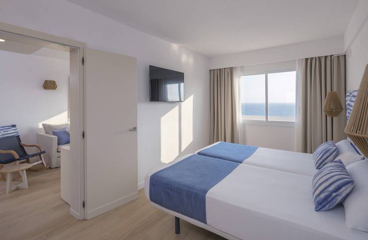 Sea front view junior suite blau punta reina junior suites majorca Sea front view junior suite blau punta reina junior suites majorca