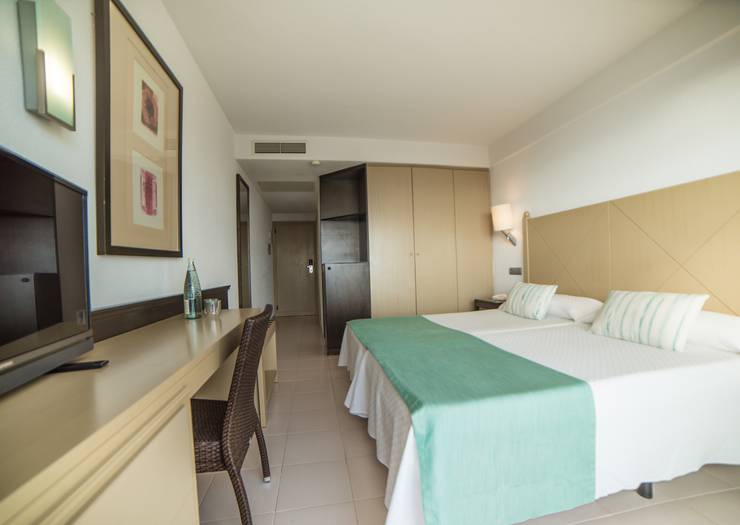 Double room with balcony Blau Punta Reina Majorca Double room with balcony Blau Punta Reina Majorca