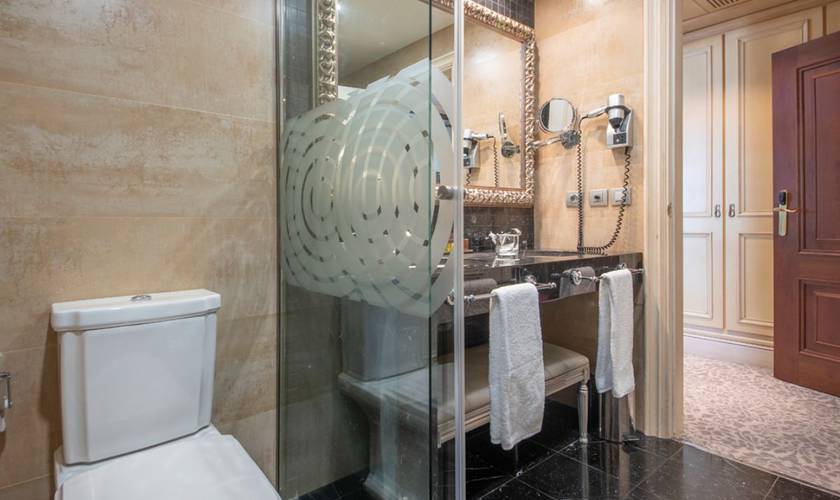 Junior suite con acceso al manantial y aquaxana Gran hotel Las Caldas by Blau Hotels Asturias Junior suite con acceso al manantial y aquaxana Gran hotel Las Caldas by Blau Hotels Asturias