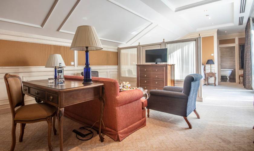 Deluxe suite mit zugang zu manantial und aquaxana Gran hotel Las Caldas by Blau Hotels Asturien