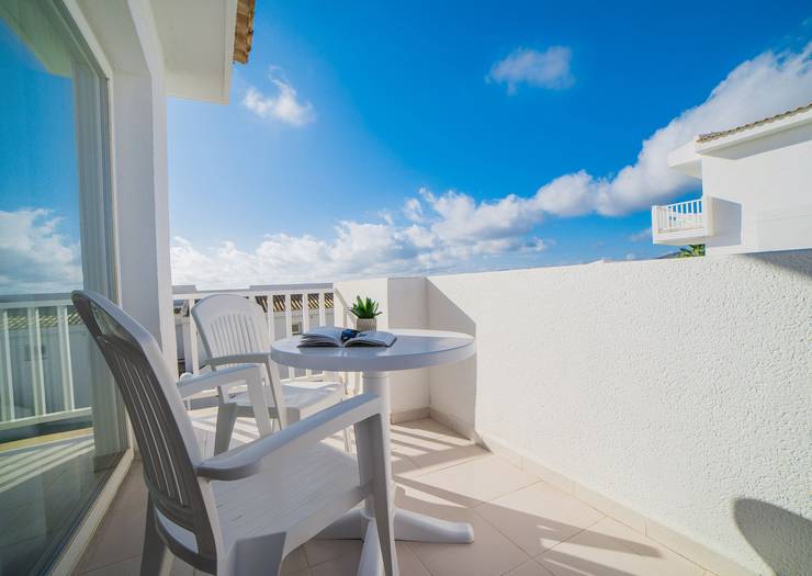 Double room with balcony Blau Punta Reina Majorca Double room with balcony Blau Punta Reina Majorca