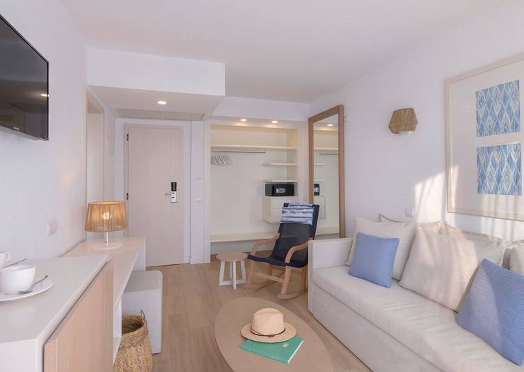 Junior suite with balcony Blau Punta Reina Majorca Junior suite with balcony Blau Punta Reina Majorca