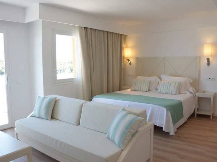 Junior suiten mit meerblick blau punta reina resort mallorca Junior suiten mit meerblick blau punta reina resort mallorca