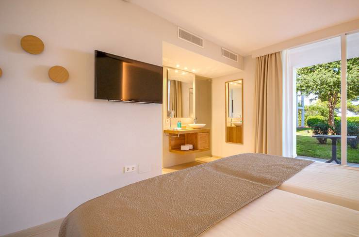 Deluxe double room blau colonia sant jordi resort & spa majorca Deluxe double room blau colonia sant jordi resort & spa majorca