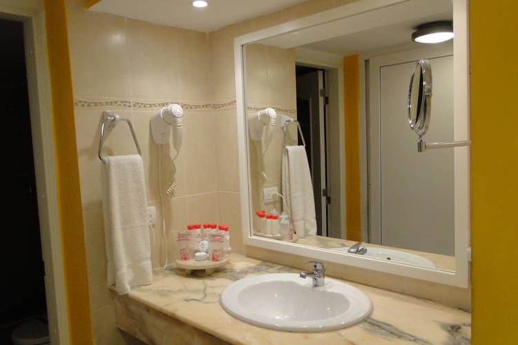 Junior suite blau arenal habana beach hotel cuba Junior suite blau arenal habana beach hotel cuba