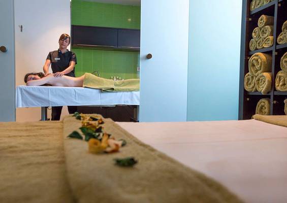 WELLNESS & BEAUTY. Bonos de tratamientos para mimarte cuando más lo necesites. ¡Elige tu bono! Blau hotels & resorts WELLNESS & BEAUTY. Bonos de tratamientos para mimarte cuando más lo necesites. ¡Elige tu bono! Blau hotels & resorts