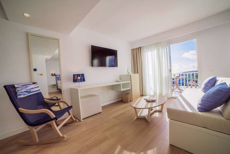 Junior suite sea view cala romántica blau punta reina resort majorca Junior suite sea view cala romántica blau punta reina resort majorca