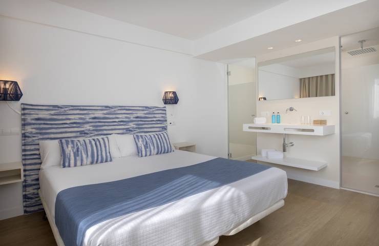 Junior suite sea view cala romántica blau punta reina junior suites majorca Junior suite sea view cala romántica blau punta reina junior suites majorca
