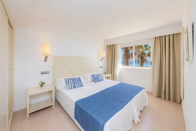 Apartment with sea views blau punta reina  Majorca