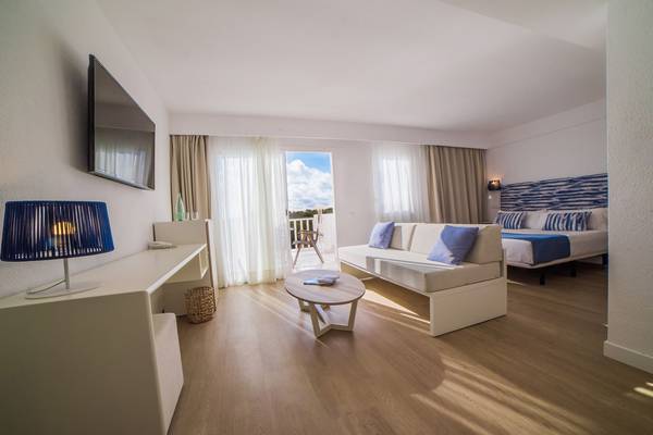 Полулюкс с видом на море Cala Romántica Blau Punta Reina Resort в Майорка Полулюкс с видом на море Cala Romántica Blau Punta Reina Resort в Майорка