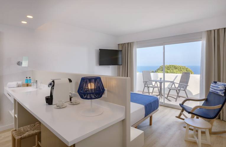 Double room sea front view deluxe blau punta reina resort majorca Double room sea front view deluxe blau punta reina resort majorca