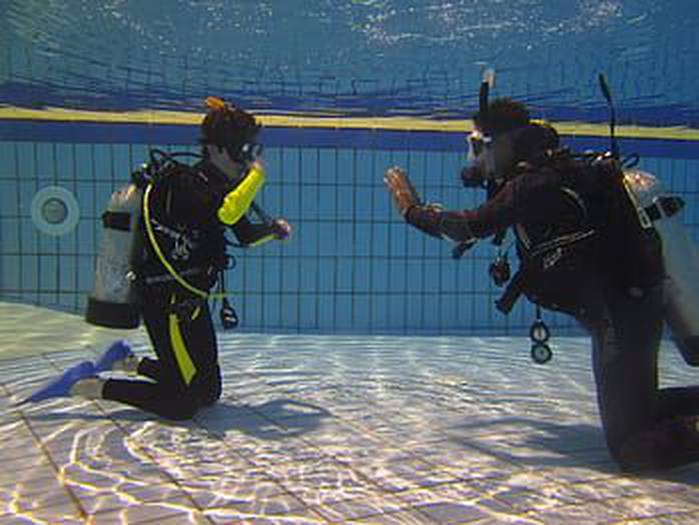Cours de plongée en piscine Sigillum Monte Turri at Arbatax Park Arbatax - Sardaigne Cours de plongée en piscine Sigillum Monte Turri at Arbatax Park Arbatax - Sardaigne