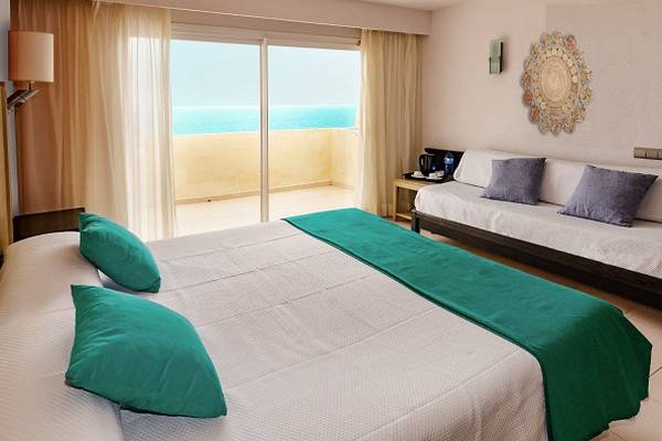 Chambres Doubles Vue Frontale Mer Blau Punta Reina Resort dans Majorque Chambres Doubles Vue Frontale Mer Blau Punta Reina Resort dans Majorque
