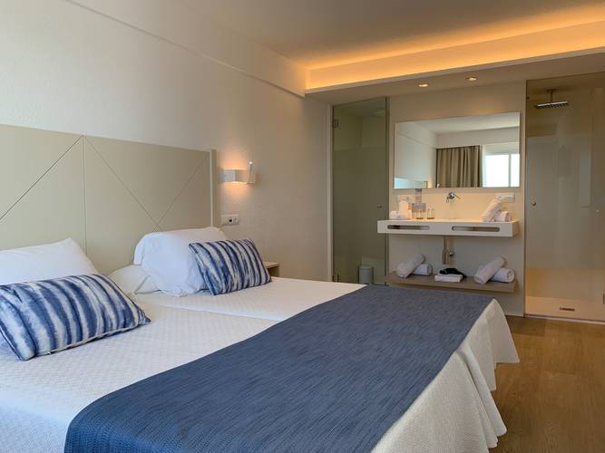 Double room deluxe blau punta reina family resort majorca Double room deluxe blau punta reina family resort majorca