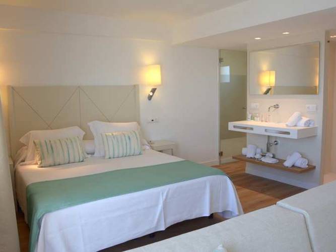 Junior suite blau punta reina resort majorca Junior suite blau punta reina resort majorca