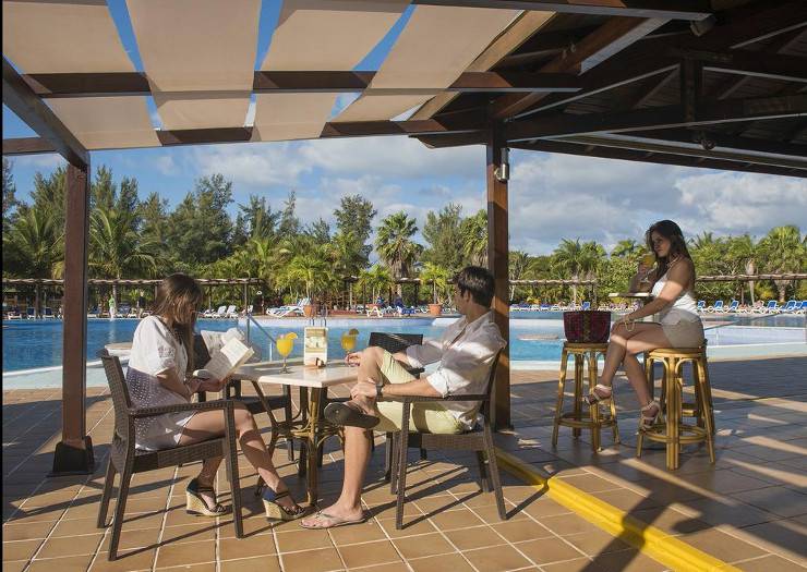Pool bar blau varadero hotel cuba Pool bar blau varadero hotel cuba