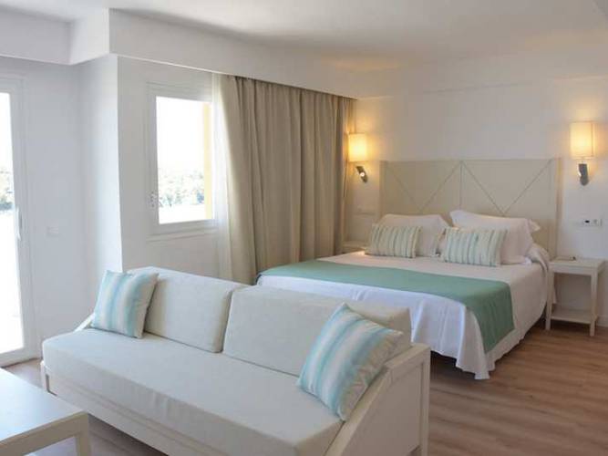 Junior suite sea view cala romántica blau punta reina resort majorca Junior suite sea view cala romántica blau punta reina resort majorca
