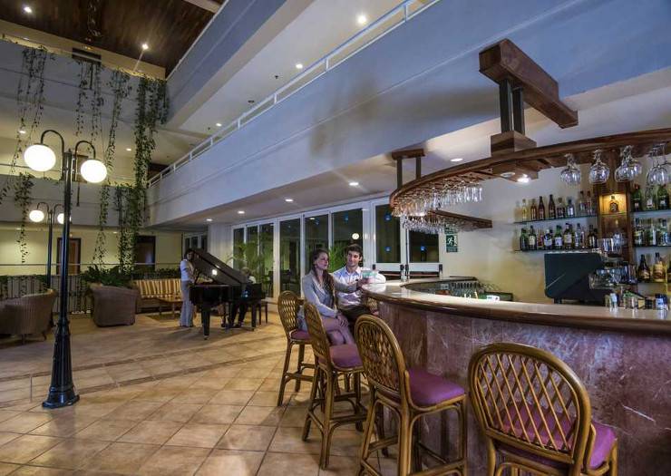 Piano bar blau varadero hotel cuba Piano bar blau varadero hotel cuba