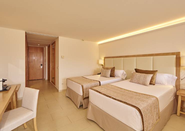 Junior suite blau portopetro beach resort & spa majorca Junior suite blau portopetro beach resort & spa majorca