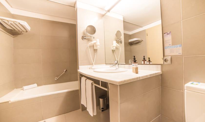 Double room with balcony Blau Punta Reina Majorca Double room with balcony Blau Punta Reina Majorca