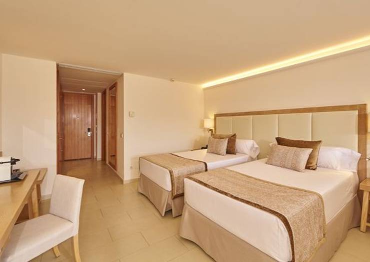 Sea view junior suites blau portopetro beach resort & spa majorca Sea view junior suites blau portopetro beach resort & spa majorca