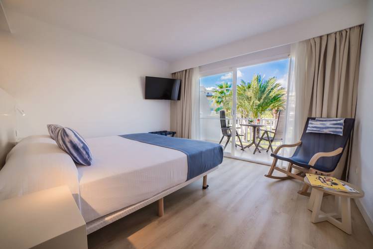 Double room deluxe blau punta reina resort majorca Double room deluxe blau punta reina resort majorca