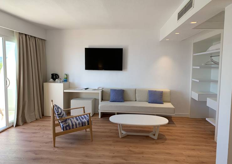 Junior suite vista mar blau punta reina Mallorca Junior suite vista mar blau punta reina Mallorca
