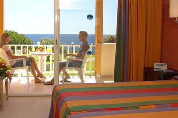 Chambre Double avec Vue Sur la Mer Blau Punta Reina Resort dans Majorque Chambre Double avec Vue Sur la Mer Blau Punta Reina Resort dans Majorque