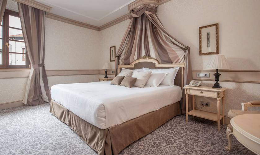 Junior suite con acceso al manantial y aquaxana Gran hotel Las Caldas by Blau Hotels Asturias Junior suite con acceso al manantial y aquaxana Gran hotel Las Caldas by Blau Hotels Asturias