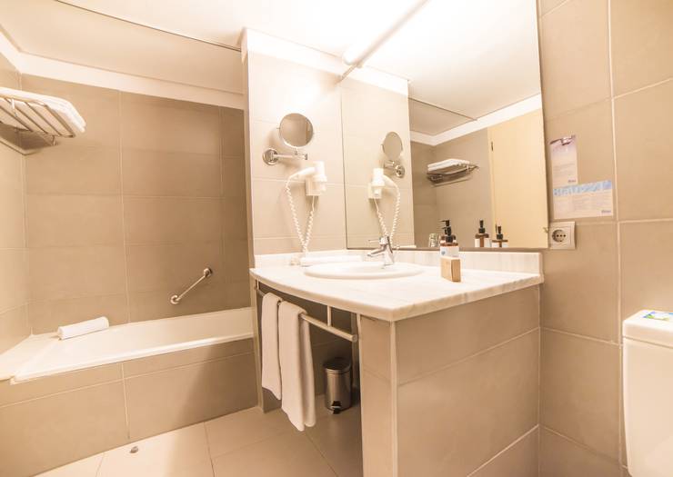Double room with balcony Blau Punta Reina Majorca Double room with balcony Blau Punta Reina Majorca