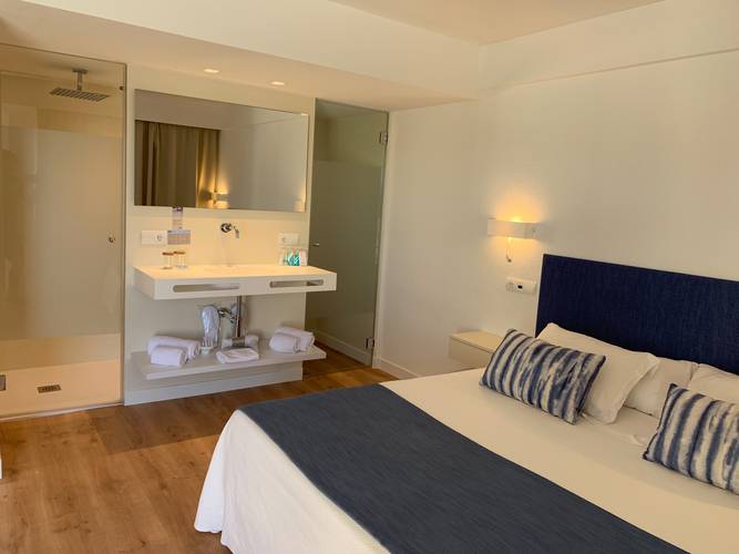 Double room deluxe blau punta reina family resort majorca Double room deluxe blau punta reina family resort majorca