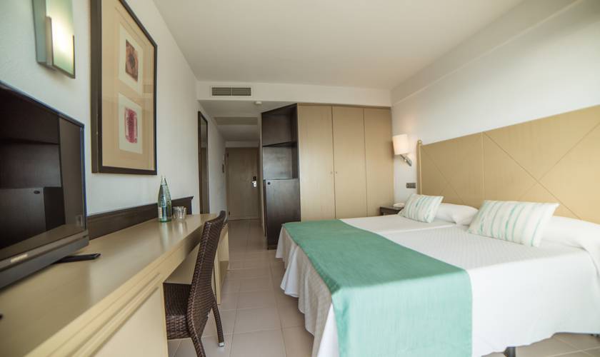 Double room with balcony Blau Punta Reina Majorca Double room with balcony Blau Punta Reina Majorca