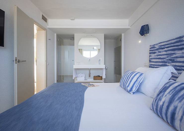 Junior suite sea view with spa access Blau Punta Reina Majorca Junior suite sea view with spa access Blau Punta Reina Majorca