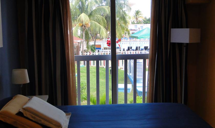Двухместный номер с видом на бассейн blau arenal habana beach  Куба