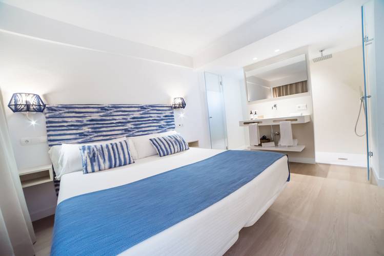 Junior suite sea view cala romántica blau punta reina resort majorca Junior suite sea view cala romántica blau punta reina resort majorca