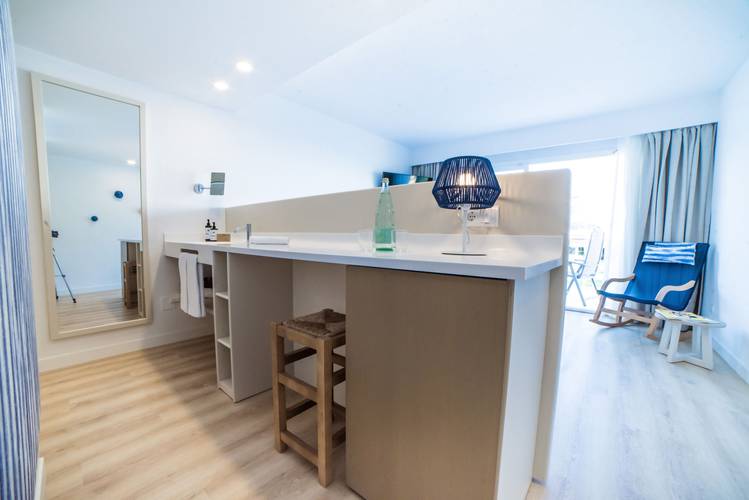 Double room deluxe blau punta reina resort majorca Double room deluxe blau punta reina resort majorca