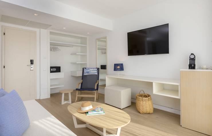 Junior suite sea view cala romántica blau punta reina junior suites majorca Junior suite sea view cala romántica blau punta reina junior suites majorca