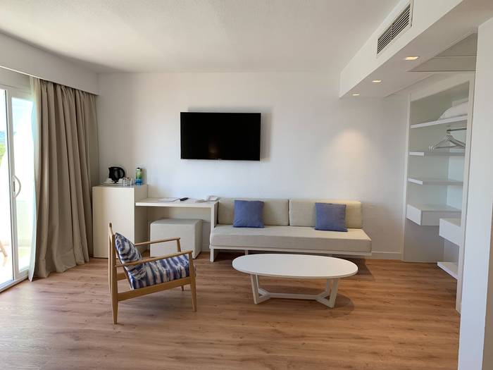 Junior suite mit meerblick blau punta reina  Mallorca